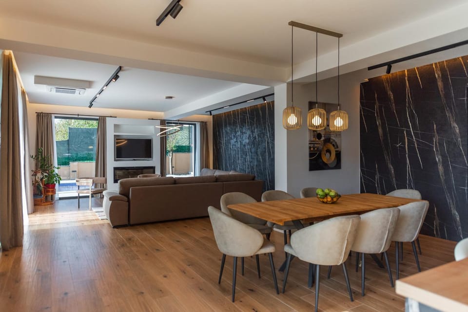 Living room, Dining area