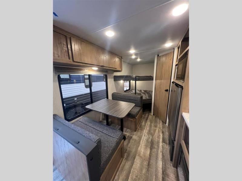 Kitchen or kitchenette, Seating area, bunk bed