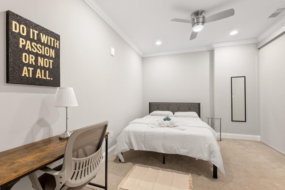 Magnificent 1BR with Pool & Gym Apartment in Philadelphia