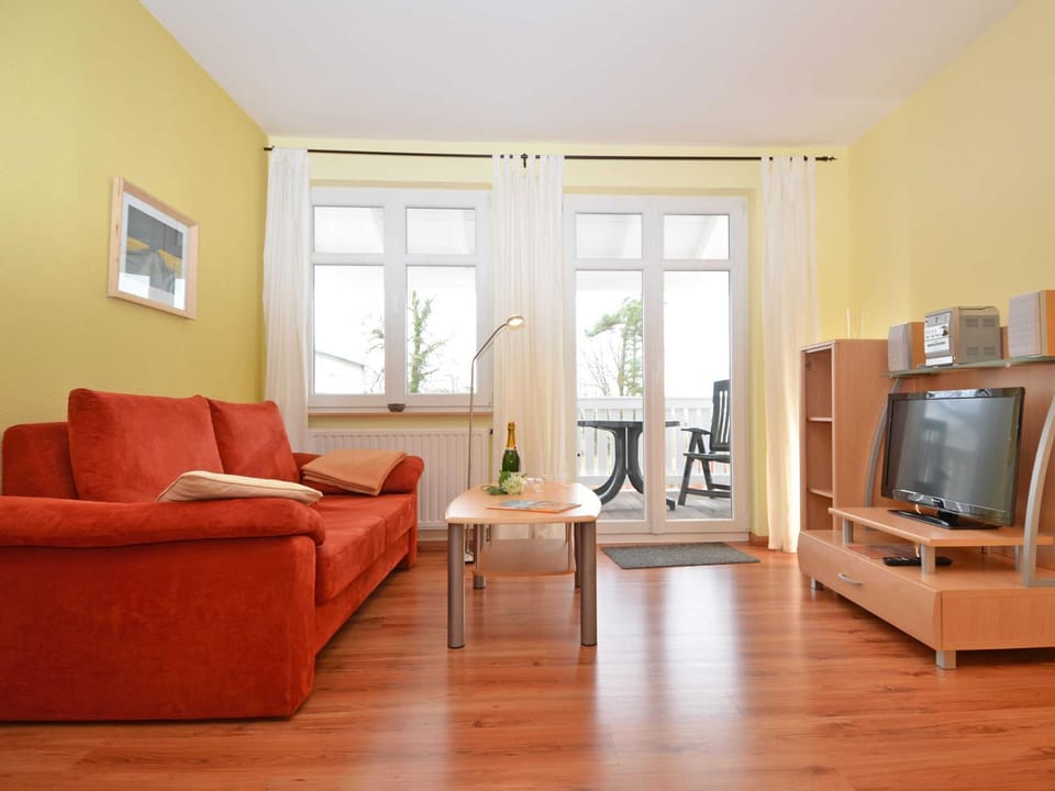 TV and multimedia, Living room, Seating area, Evening entertainment