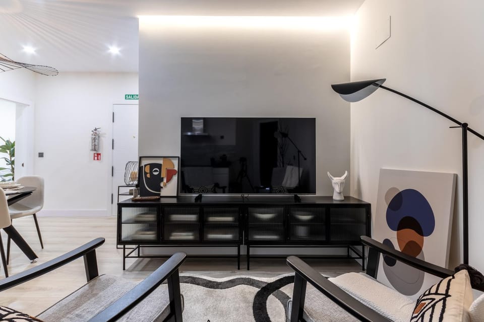 TV and multimedia, Living room, Evening entertainment