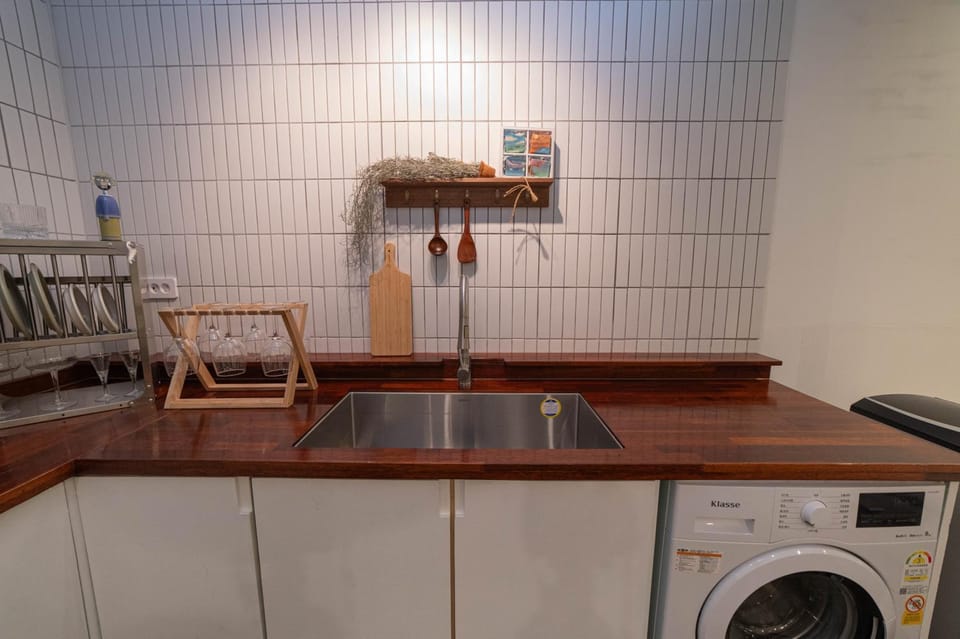 Cloud 9 Hongdae #AREX 2min #SUB 30sec Apartment in Seoul