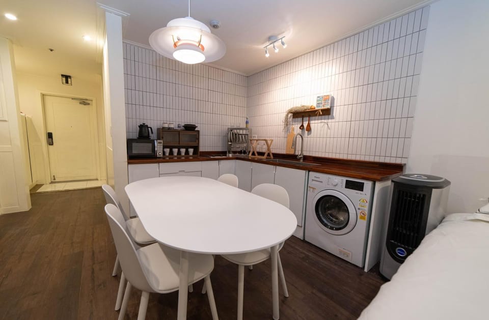 Cloud 9 Hongdae #AREX 2min #SUB 30sec Apartment in Seoul