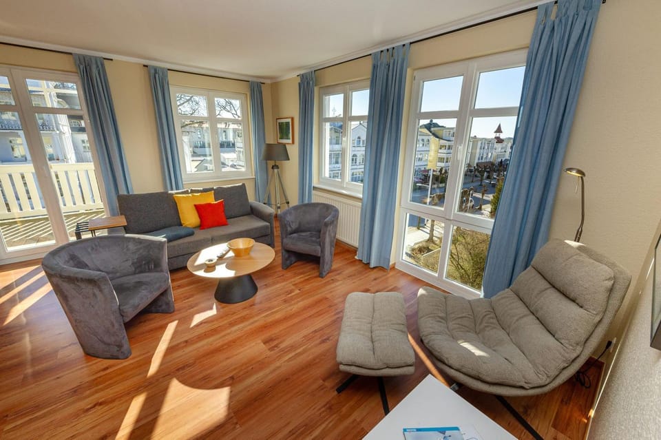 Living room, Seating area