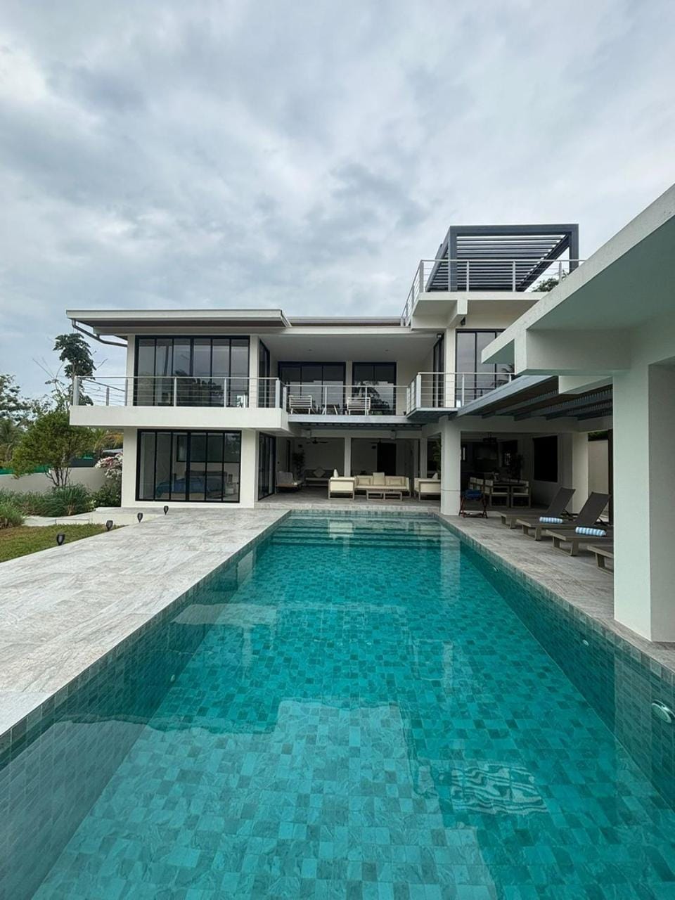 Property building, Day, Pool view, Swimming pool