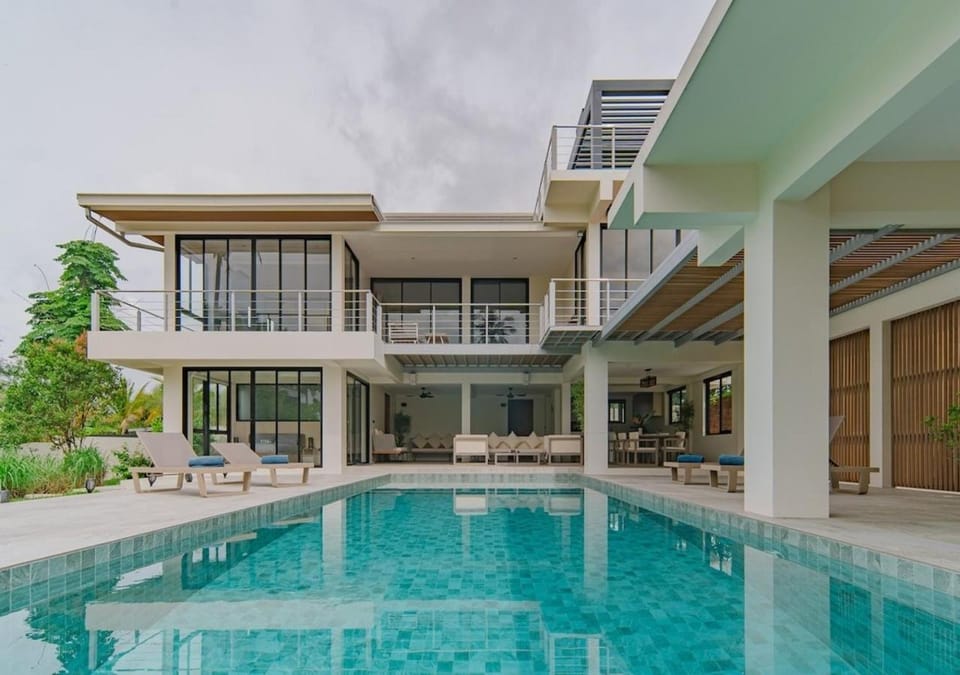 Property building, Day, Pool view, Swimming pool, sunbed