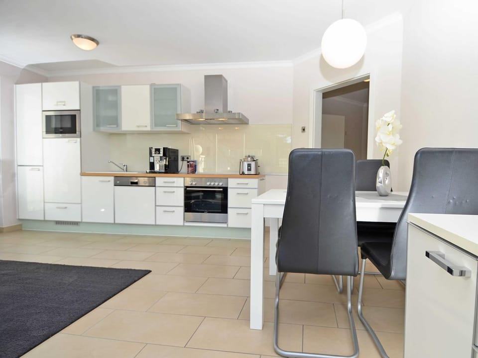 Coffee/tea facilities, Kitchen or kitchenette, Dining area, dishwasher, minibar, stove, toaster