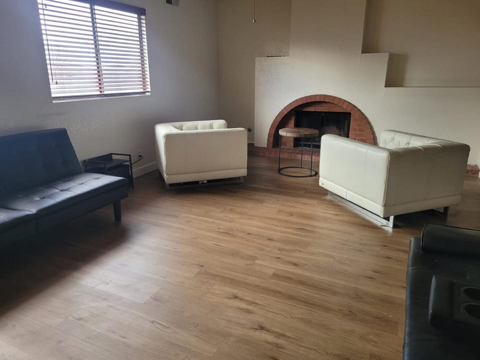3BR & Loft near Palmdale Hospital Apartment in Palmdale