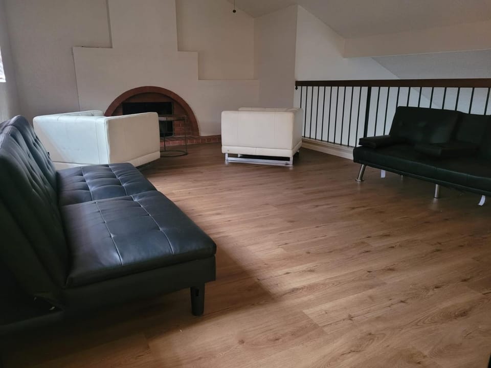 3BR & Loft near Palmdale Hospital Apartment in Palmdale
