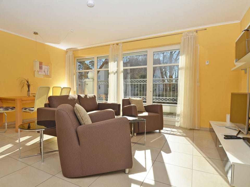 Communal lounge/ TV room, TV and multimedia, Living room, Seating area, Evening entertainment