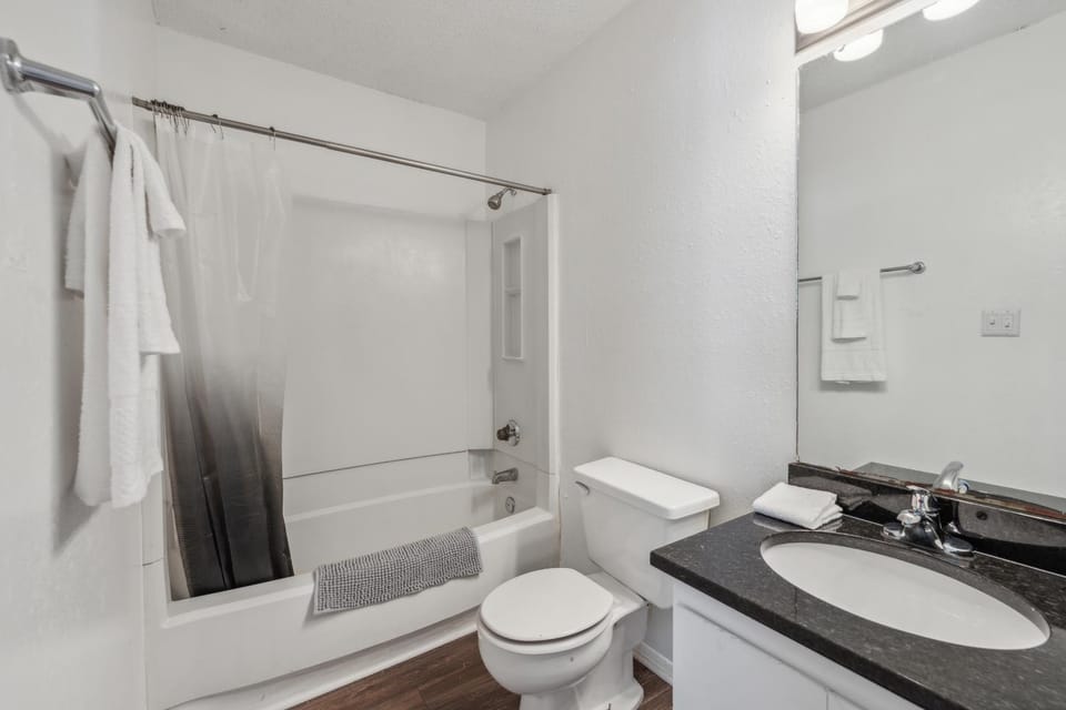 Northcliffe 104 I Fully Furnished 1 Bedroom 1Bth Apartment in Winston-Salem