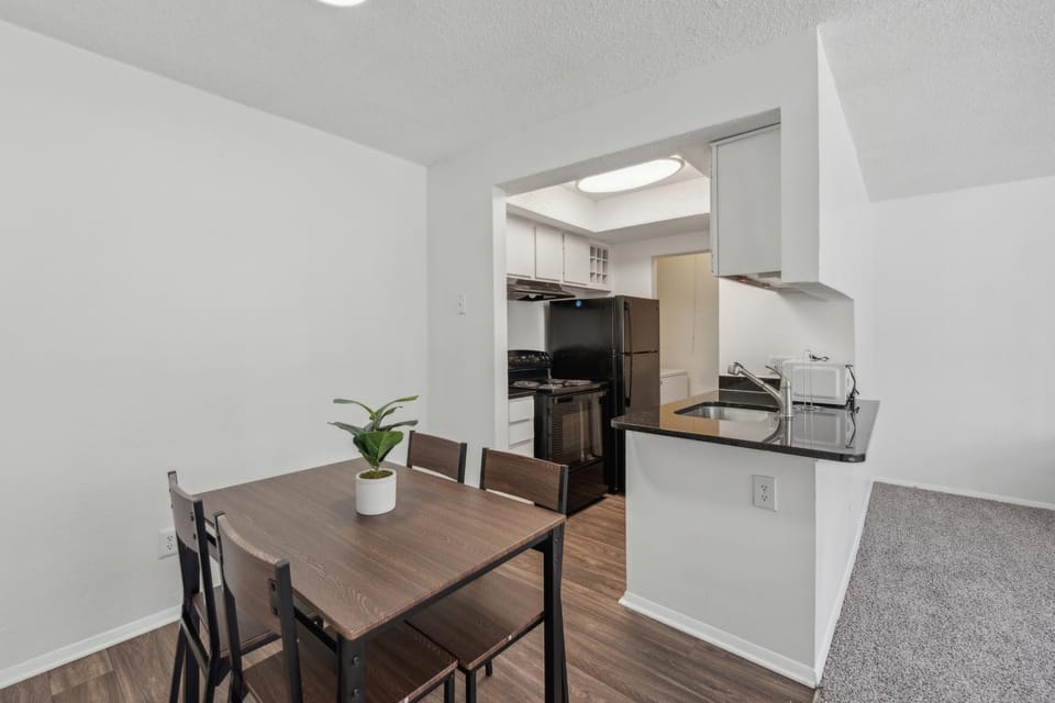 Northcliffe 104 I Fully Furnished 1 Bedroom 1Bth Apartment in Winston-Salem