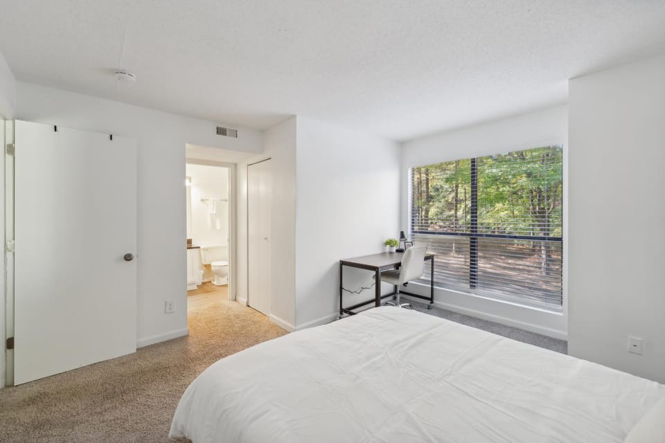 Northcliffe 405 I Fully Furnished 2 Bedroom 2Bth Apartment in Winston-Salem
