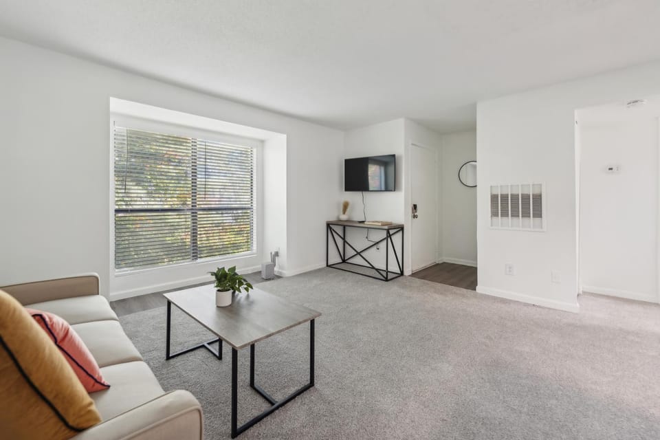 Northcliffe 405 I Fully Furnished 2 Bedroom 2Bth Apartment in Winston-Salem