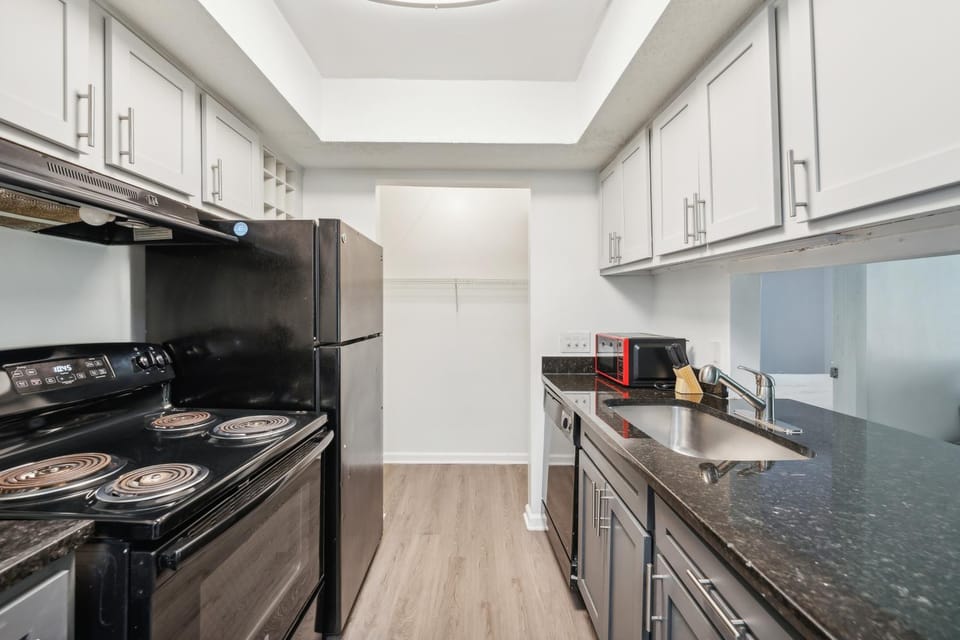 Northcliffe 405 I Fully Furnished 2 Bedroom 2Bth Apartment in Winston-Salem