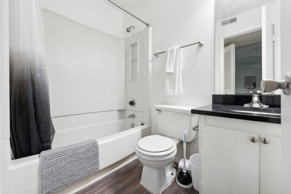 Northcliffe 407 I Fully Furnished 2 Bedroom 2Bth Apartment in Winston-Salem