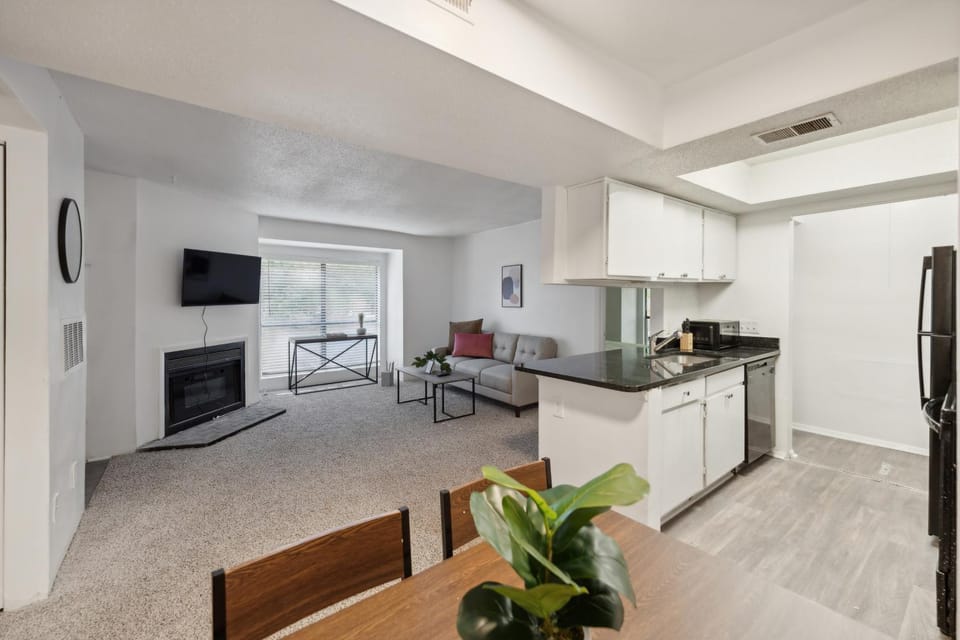 Northcliffe 407 I Fully Furnished 2 Bedroom 2Bth Apartment in Winston-Salem