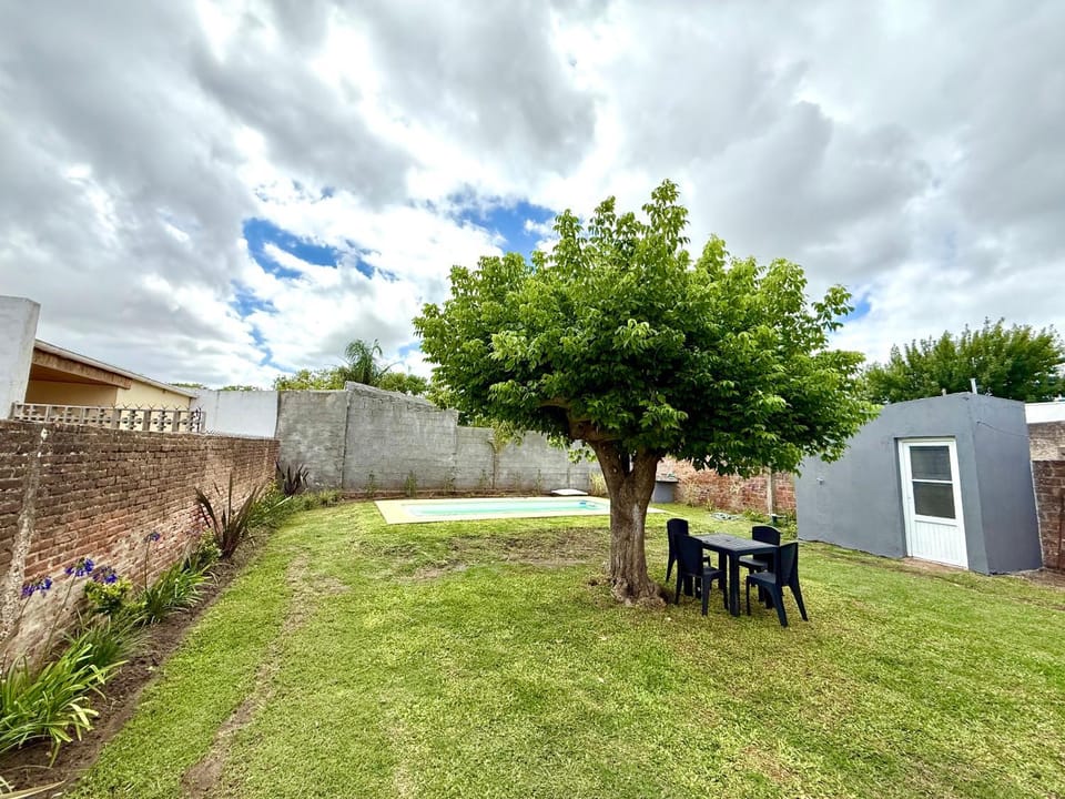 Casa céntrica en Chascomús con pileta House in Chascomús