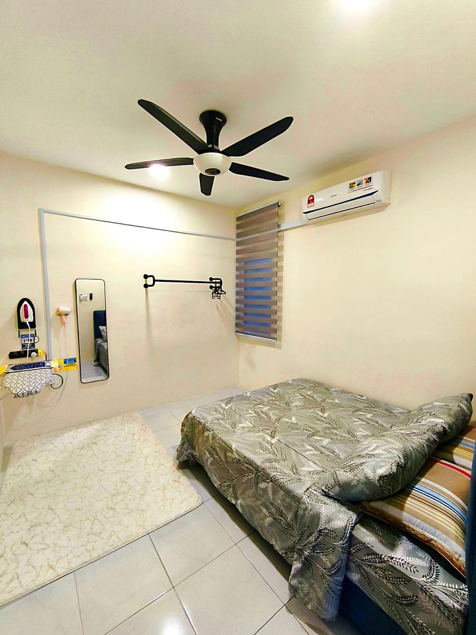 Bedroom, air conditioner