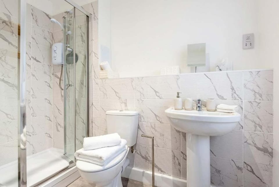 Modern and Bright 1 Bedroom Apartment in Bradford Apartment in Bradford