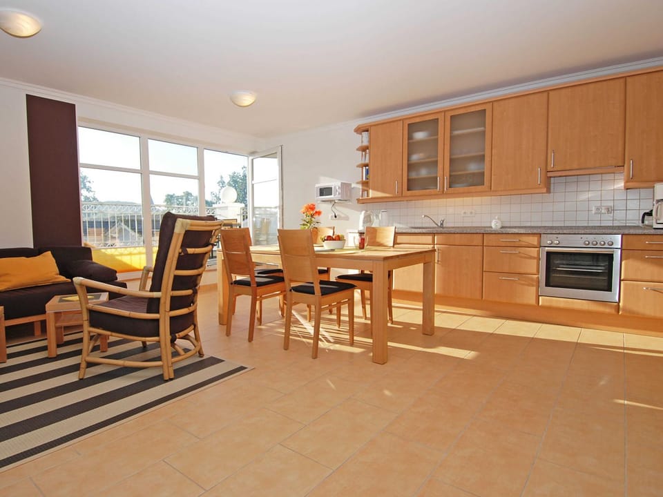 Kitchen or kitchenette, Living room, Seating area, Dining area, dishwasher, minibar, stove