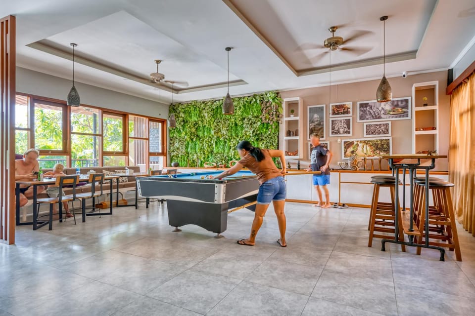 Restaurant/places to eat, Billiard