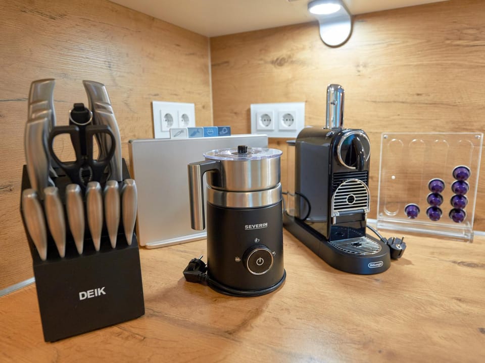 Coffee/tea facilities, Kitchen or kitchenette