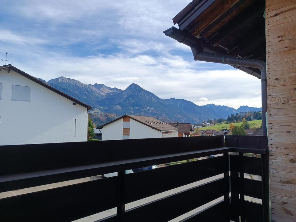 View (from property/room), Balcony/Terrace, Mountain view