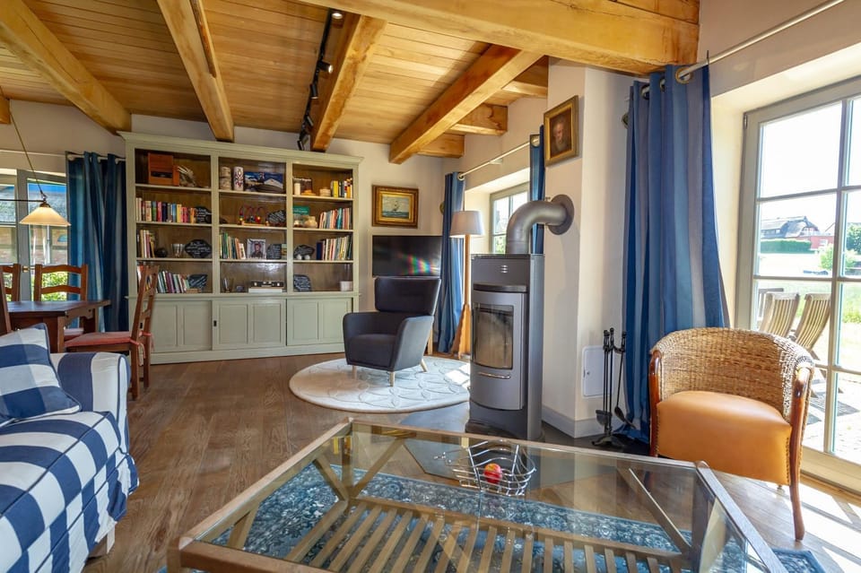 Library, TV and multimedia, Living room, Seating area