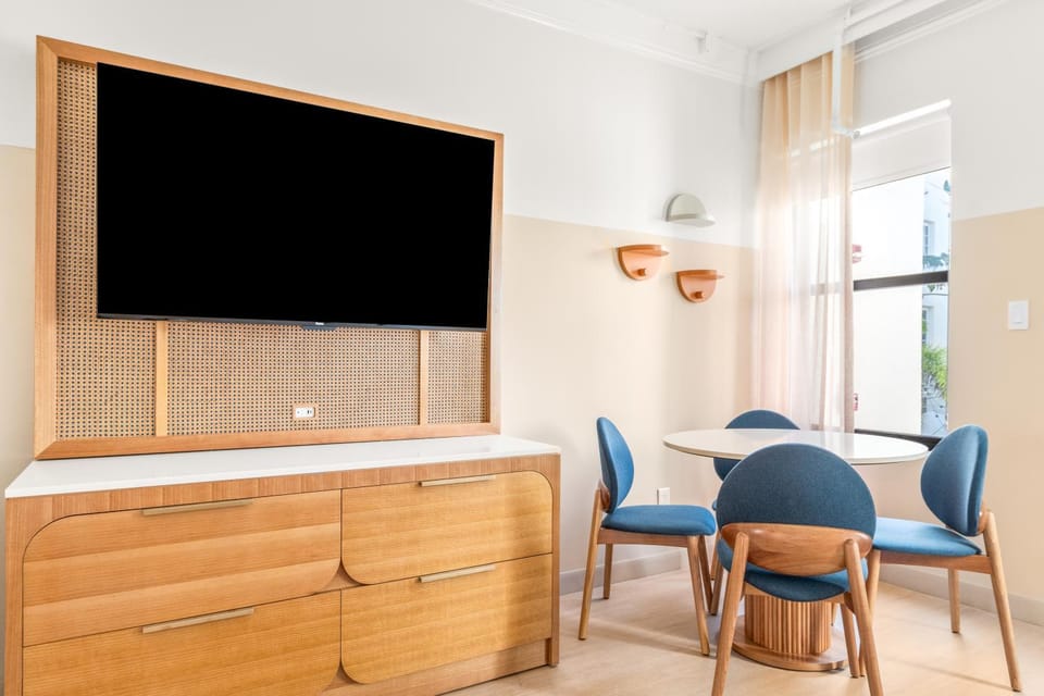 TV and multimedia, Dining area