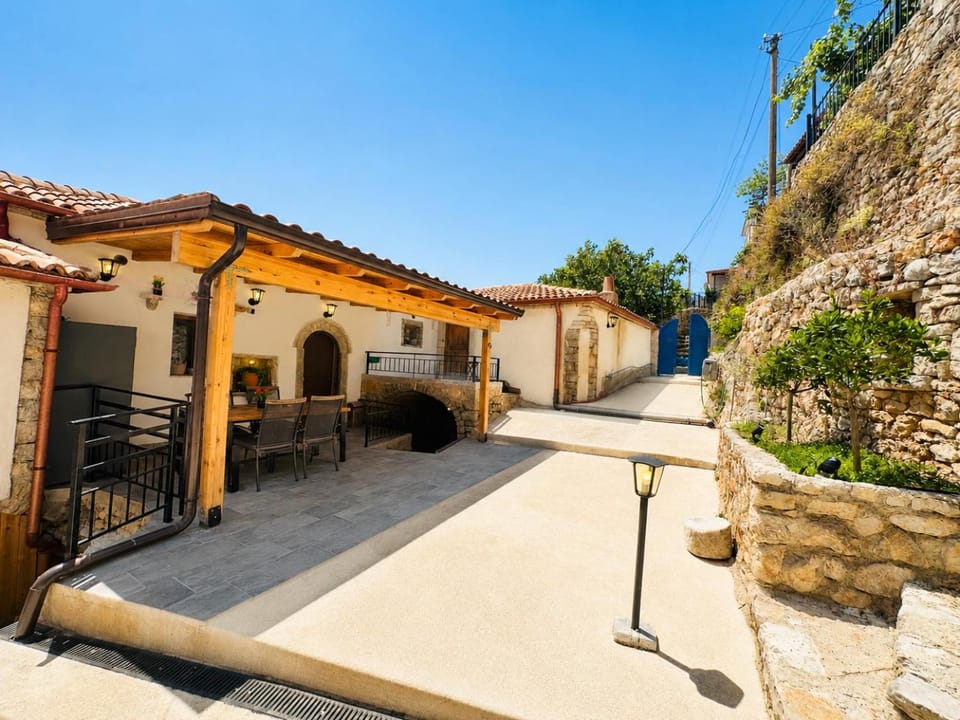 Ana & Angelo Stone House Vuno Himarë House in Vlorë County, Albania
