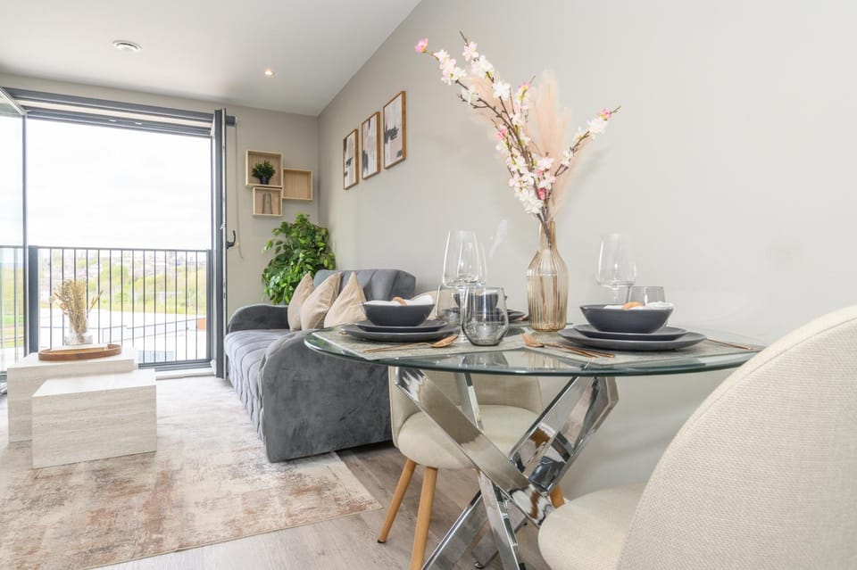 View (from property/room), Balcony/Terrace, Living room, Seating area, Dining area