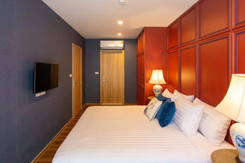 Bed, TV and multimedia, Photo of the whole room, Evening entertainment, Bedroom, wardrobe, air conditioner