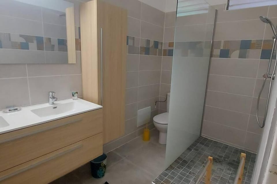 Logement spacieux 20 m plage Apartment in Martinique