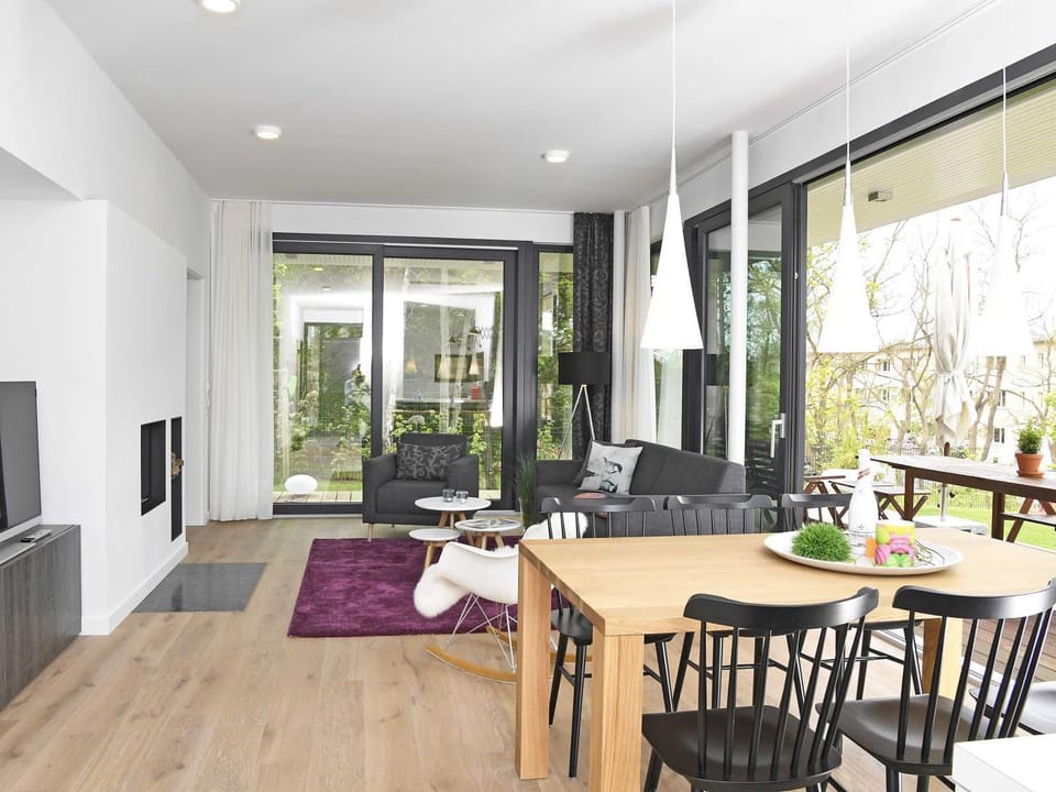 Patio, Garden, View (from property/room), Balcony/Terrace, Living room, Seating area, Dining area, Garden view