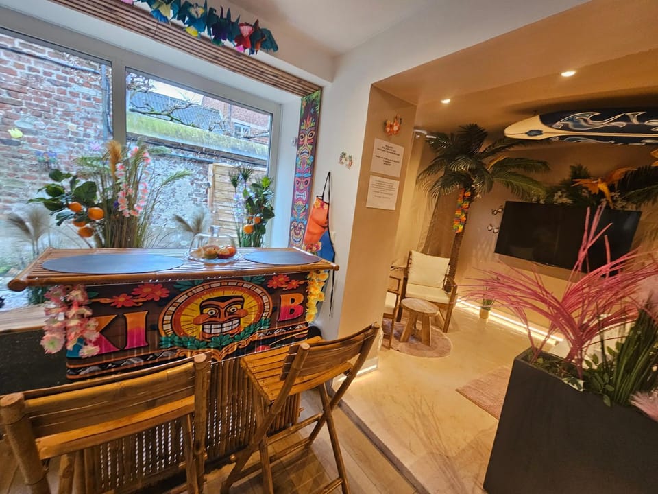 TV and multimedia, Living room, Seating area, Dining area