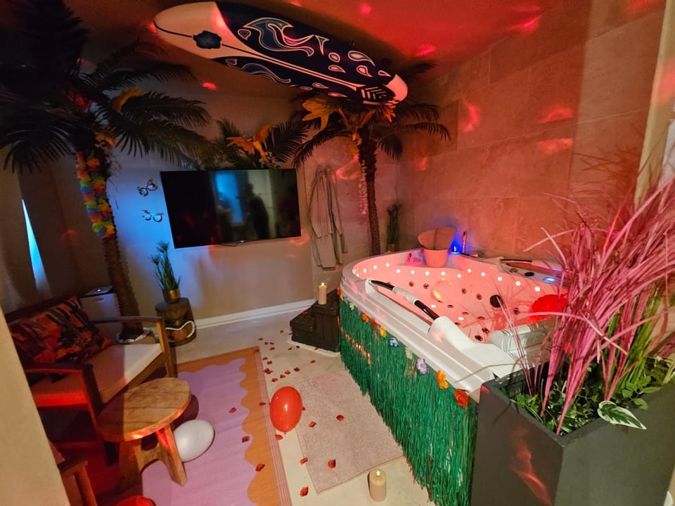 Hot Tub, TV and multimedia, Decorative detail, Evening entertainment