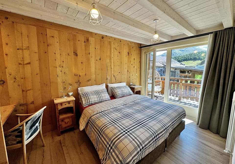 Bed, View (from property/room), Balcony/Terrace, Photo of the whole room, Bedroom