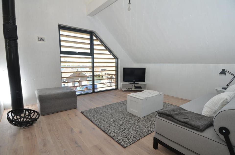 Living room, Photo of the whole room