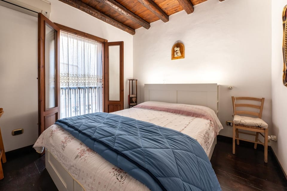 Property building, Living room, Bedroom