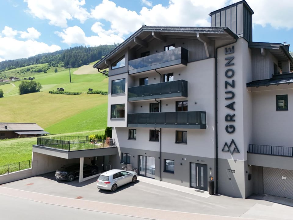 Property building, Natural landscape, View (from property/room), Mountain view, Location, Parking