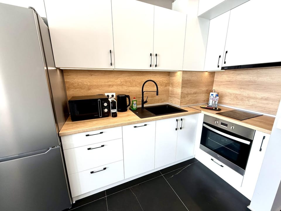 Coffee/tea facilities, Kitchen or kitchenette, dishwasher, oven, stove