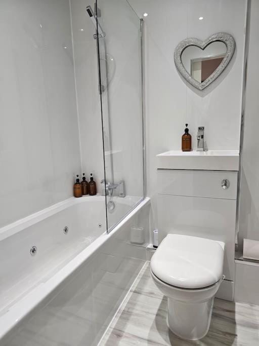 Shower, Toilet, Bathroom, Bath