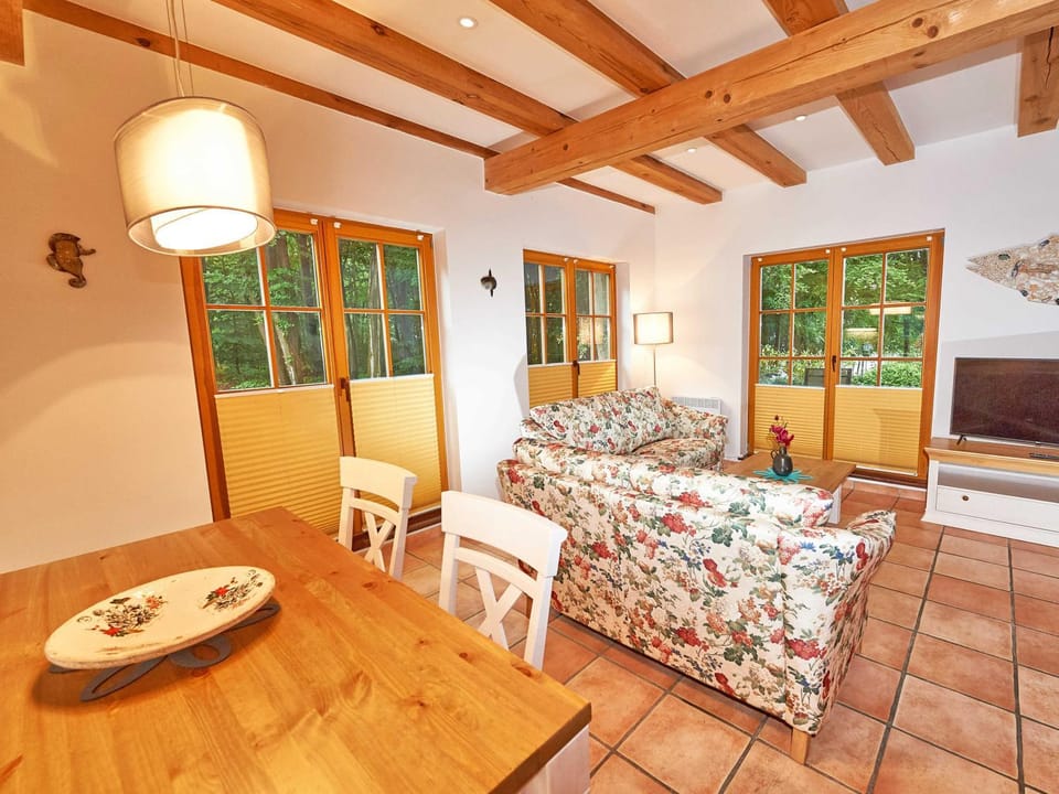 Communal lounge/ TV room, TV and multimedia, Living room, Seating area, Dining area, Evening entertainment