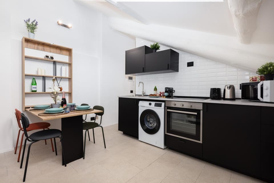 Living room, microwave, oven, washing machine, kitchen