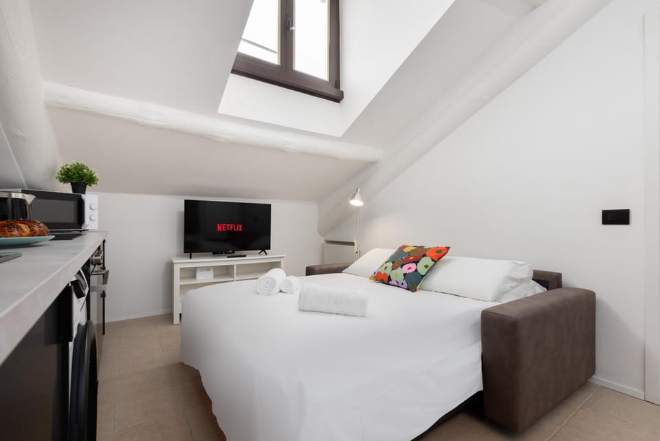 Bed, Living room, Seating area