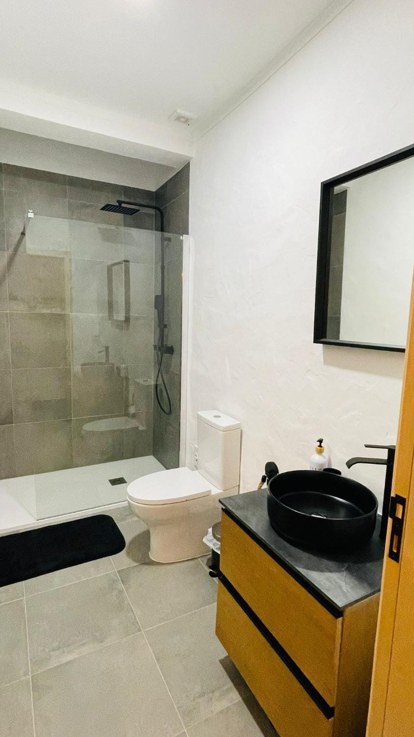 Shower, Toilet, Bathroom, Bath, towels