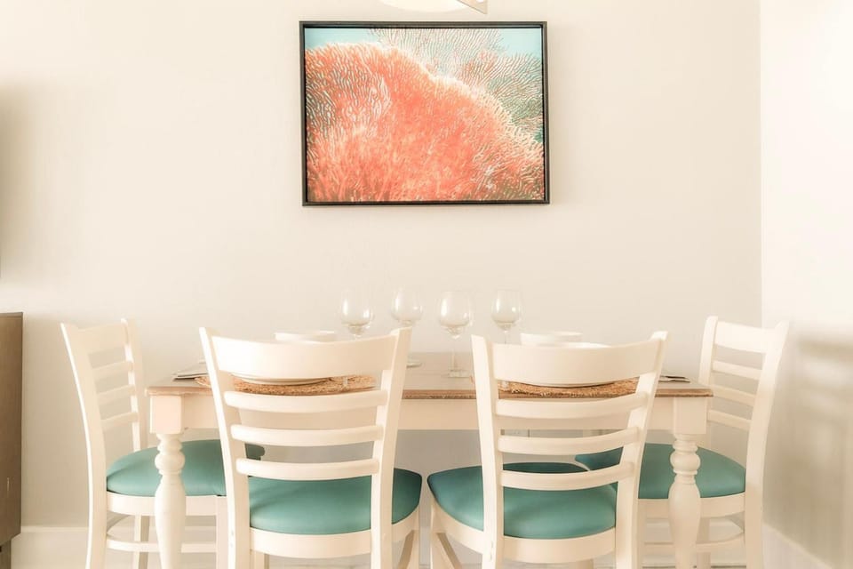 Living room, Decorative detail, Seating area, Dining area