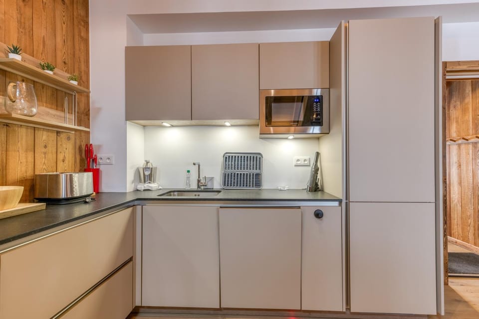 Kitchen or kitchenette, Living room