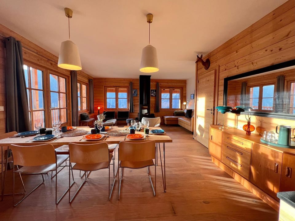 Property building, Kitchen or kitchenette, Living room